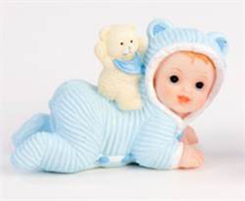 Bordpynt. Baby liggende m/bamse, lyseblå.